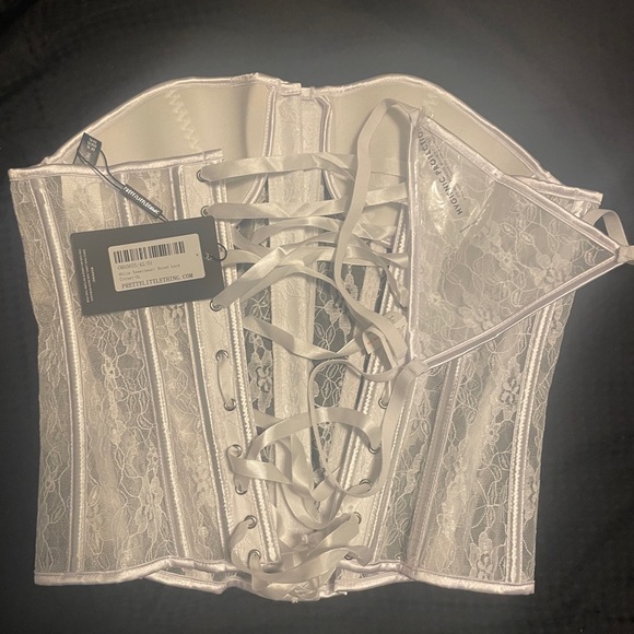 White sweetheart boned lace corset. - Picture 5 of 12